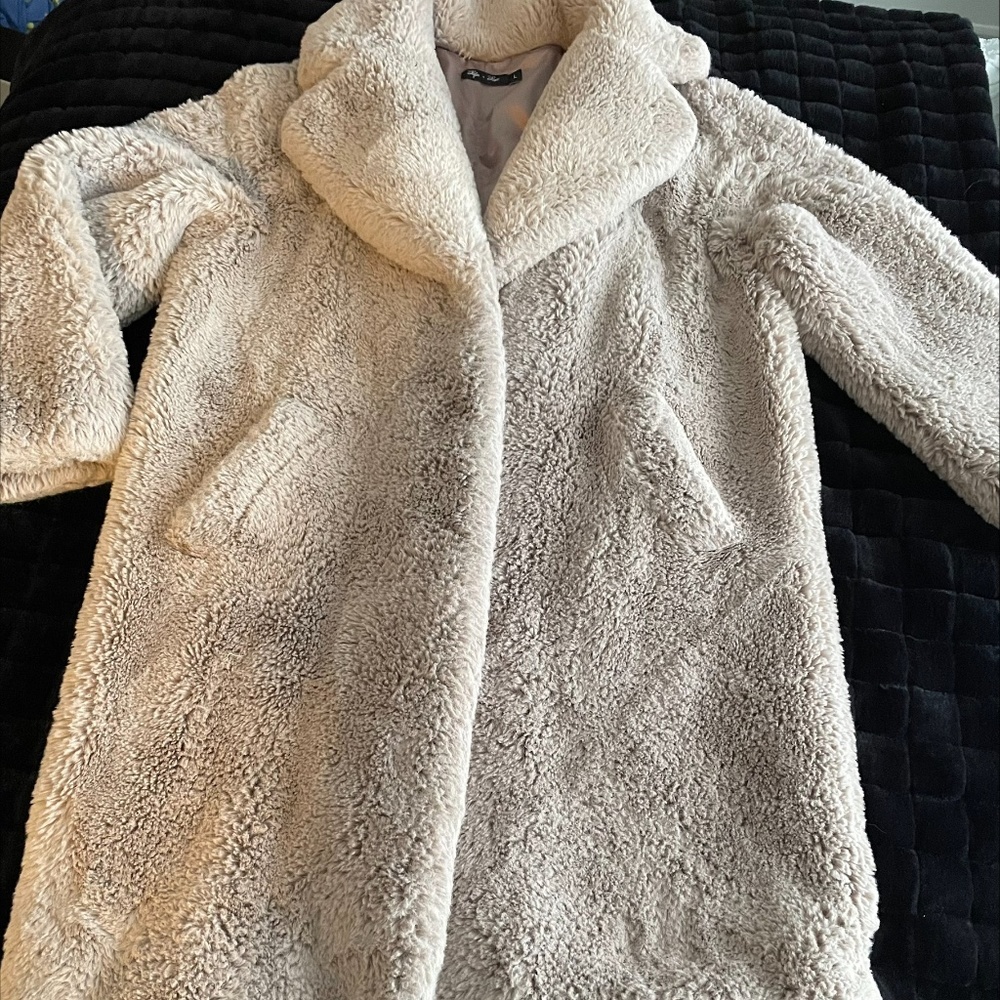 Lyla + Luxe “Melody” faux fur coat